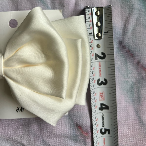 H&M White Satin Like Oversized Hair Bow Barrette Clip - Picture 4 of 4